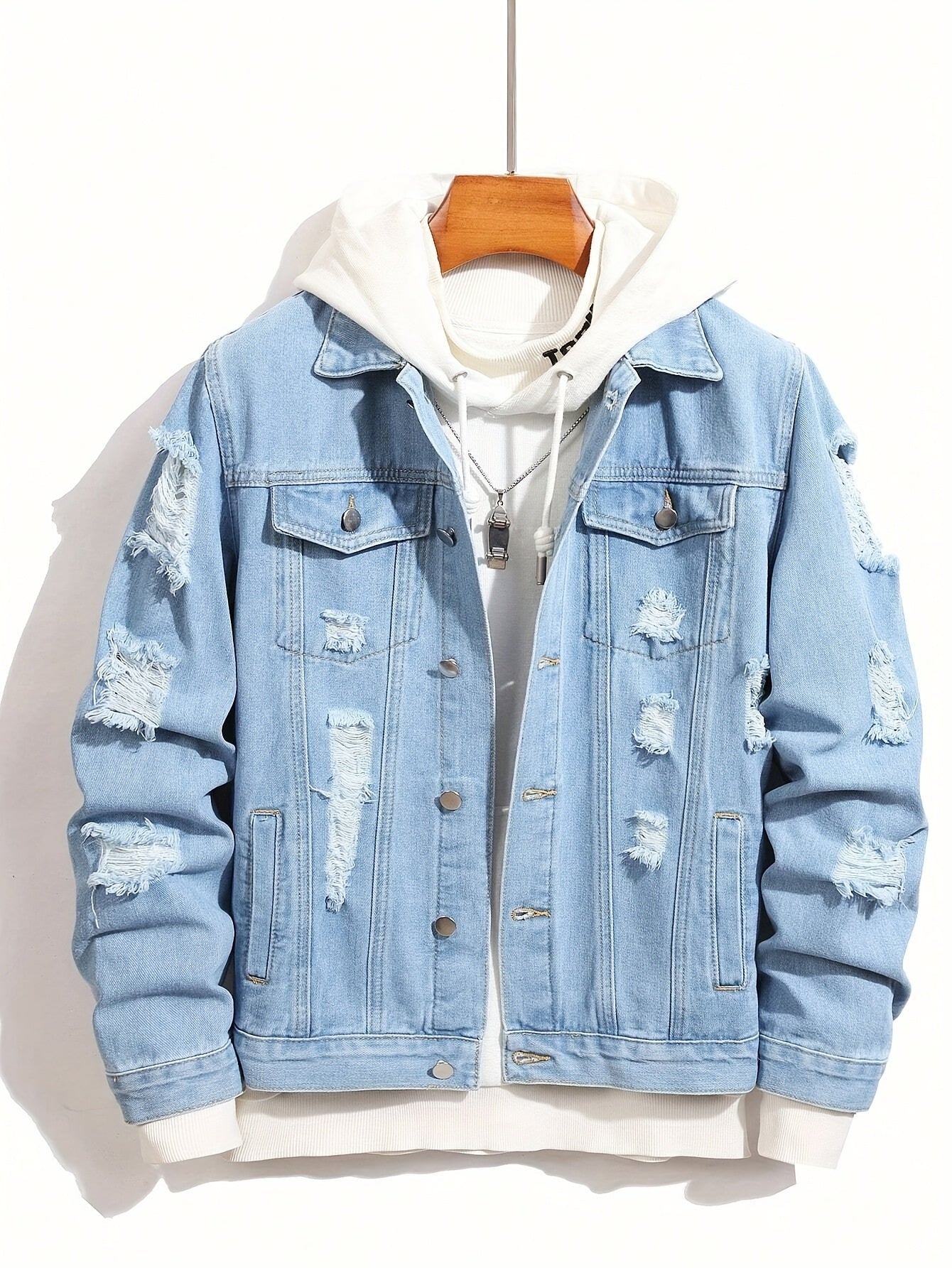 Campera de denim desgastada con capucha interior desmontable
